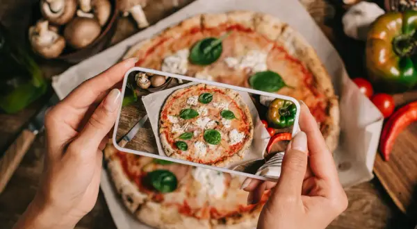 Ile nagrzewa się kamień do pizzy? Odkryj sekrety idealnego pieczenia