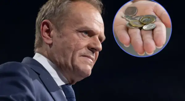 Polityk w garniturze i dłoń z monetami, sugerujące dyskusję o podatku emisyjnym.