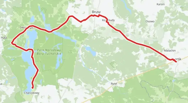 Mapa z zaznaczoną trasą rowerową wokół jezior i lasów Borów Tucholskich, prowadzącą przez Charzykowy.