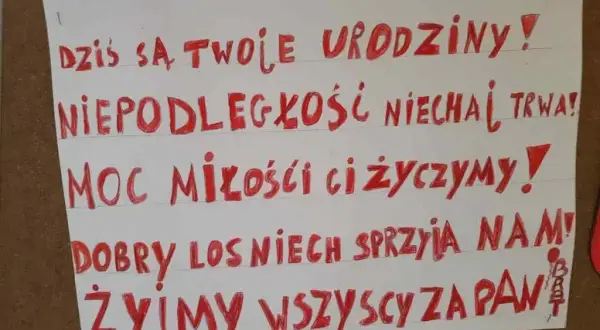 Staropolskie życzenia urodzinowe: Jak uczcić jubilata z klasą?