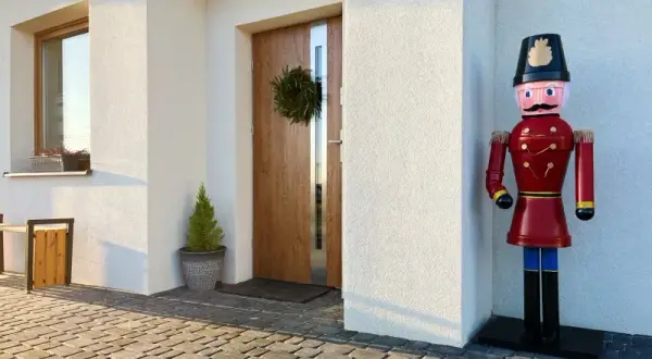Jak łatwo stworzyć dziadka do orzechów DIY na święta i nie tylko