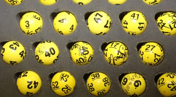 W jakie dni losowania lotto? Poznaj harmonogram i godziny!