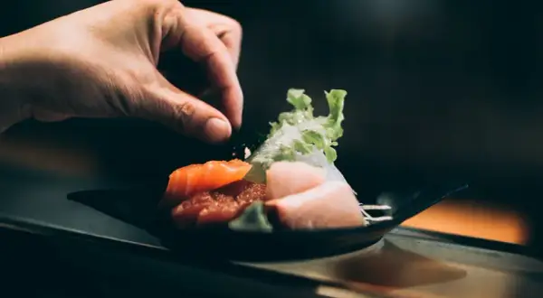 Jak wygląda dostawa cateringu dietetycznego? Sprawdź szczegóły!