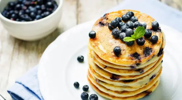 Jak zrobić proteinowe pancakes, które zachwycą smakiem i zdrowiem