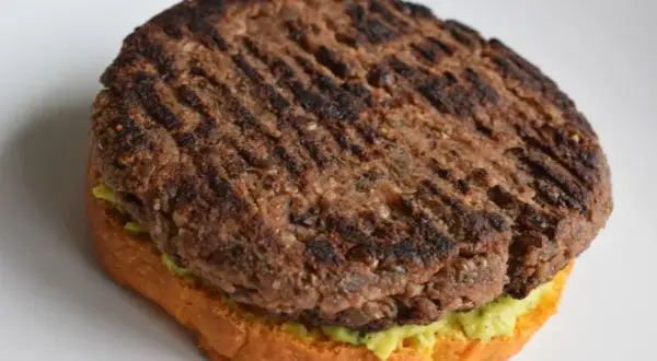 Burger végan maison : la recette ultime pour un délice bluffant !