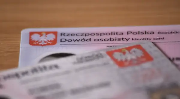 Dowód osobisty. Podanie numeru dowodu osobistego może grozić kradzieżą tożsamości i wyłudzeniami.