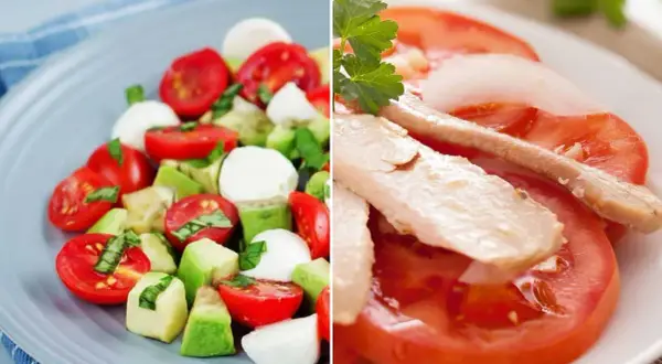 Ensalada de tomate con mozzarella y aguacate, y otra con tomate y atún.