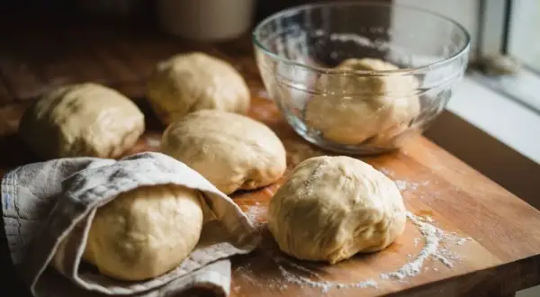 Mrożenie ciasta na pizzę: Sekret idealnej domowej pizzy zawsze pod ręką