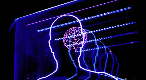 Psychodeliki skutki uboczne: jakie zagrożenia mogą cię spotkać?