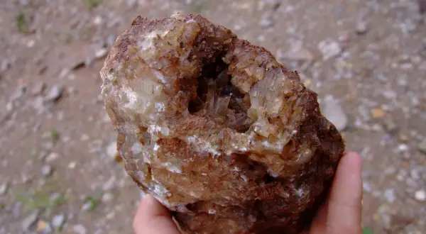 Minerały Gór Świętokrzyskich: Gdzie i jak szukać? Poradnik eksperta