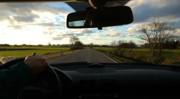 Gdzie jest sterownik centralnego zamka w Renault Scenic - sprawdź lokalizację