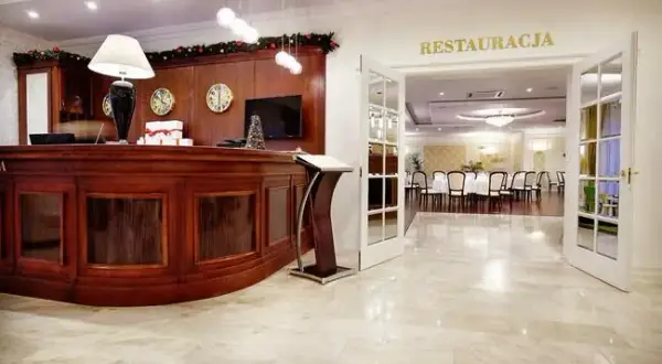 Co robi recepcjonistka w hotelu? Odkryj jej kluczowe zadania i wyzwania