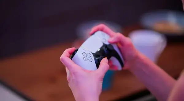 Czy pad od PS5 pasuje do PC? Odkryj jego ograniczenia i możliwości