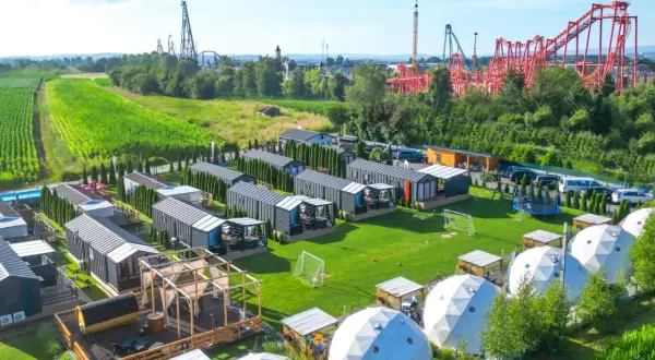Nocleg w Energylandii: Ile kosztuje i jak nie przepłacić?