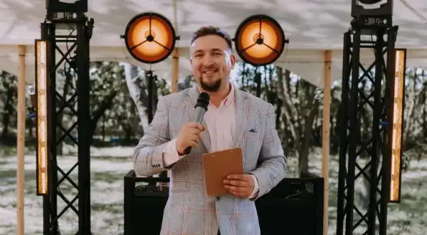 Ile kosztuje DJ na 40 urodziny? Sprawdź ceny i porady przed wyborem