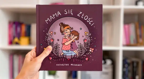 Okładka książki "Mama się złości", na której mama przytula dziecko.