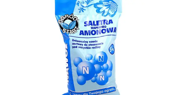 Opakowanie saletry wapniowo amonowej, uniwersalnego nawozu azotowego dla roślin. Worek 5kg z symbolem "N".