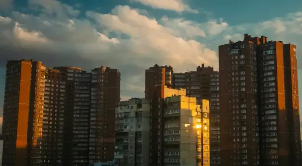 Ile kosztuje 1m2 mieszkania w starym budownictwie? Sprawdź ceny!