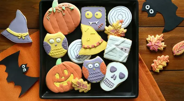 Jak zrobić ciastka na Halloween? Proste triki i upiorne dekoracje!