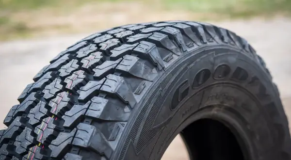Opony do SUV 4x4: Jaki wybrać? Poradnik eksperta