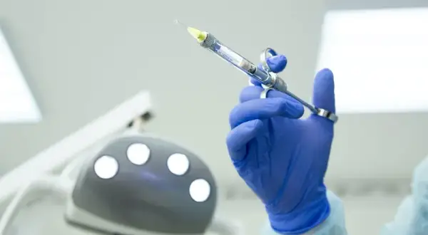 Palenie po znieczuleniu u dentysty: Kiedy bezpiecznie? Uniknij ryzyka!