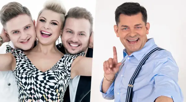Trzy uśmiechnięte osoby, w tym kobieta i dwóch mężczyzn, obok uśmiechniętego mężczyzny w niebieskiej koszuli i szelkach.