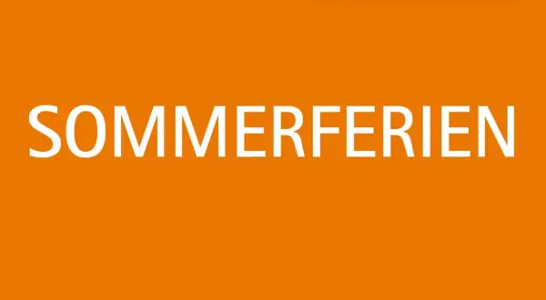 Weiße Schrift auf orangefarbenem Hintergrund: "SOMMERFERIEN". Die Frage "wie lange gehen die sommerferien" wird aufgeworfen.