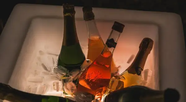 Butelka wina ile to piw? Zaskakujące fakty o alkoholu, które musisz znać