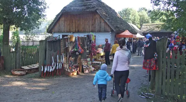 Skansen w Radomiu: Fascynująca podróż przez kulturę i historię regionu
