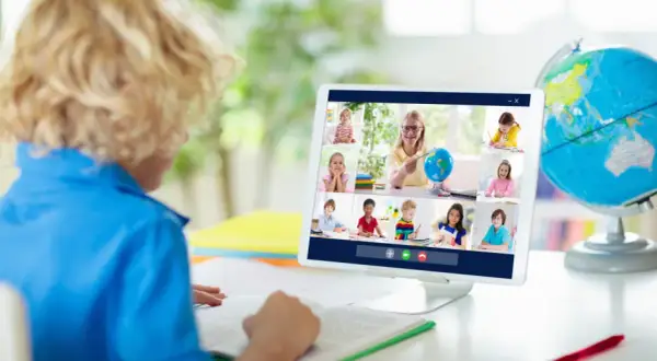 Zdalne nauczanie co to znaczy i jak wpływa na edukację w Polsce