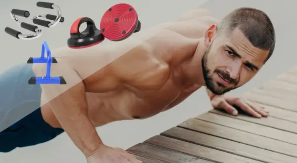Mann macht Liegestütze mit verschiedenen Griffen. Liegestützgriffe sinnvoll für ein effektives Training.