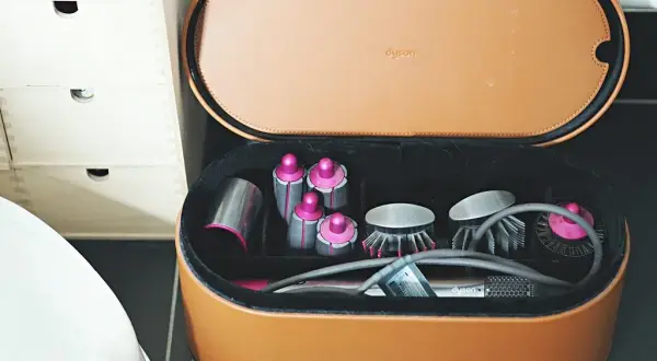 Dyson Airwrap: Czy warto? Analiza, wady, zalety i alternatywy.