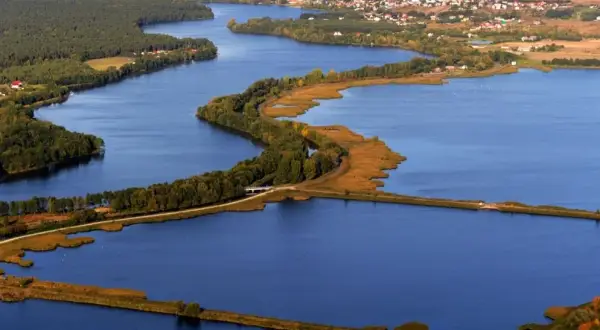 Atrakcje jeziora Licheńskiego: Odkryj najlepsze miejsca i aktywności