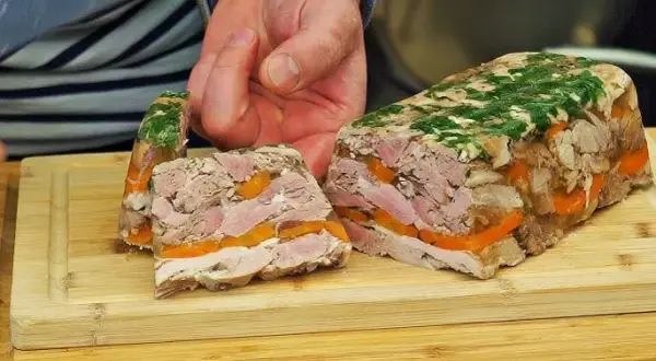 Jak ugotować galaretę z nóżek i golonki - sprawdzony przepis na smaczne danie