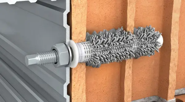 Przekrój kotwy chemicznej w cegle, mocującej profil aluminiowy.