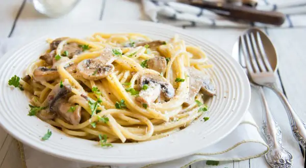 Odmierzanie spaghetti: Proste triki na idealną porcję (bez wagi!)