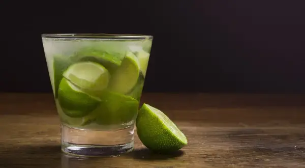 Sour drink: przepisy na kwaśne napoje, które zachwycą Twoje podniebienie