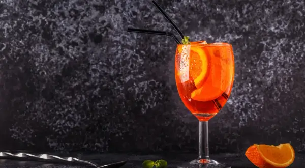 Najlepsze drinki na bazie prosecco, które zachwycą Twoich gości