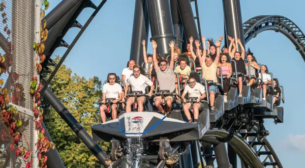 Energylandia: Kiedy najmniej ludzi? Strategie na park bez kolejek!