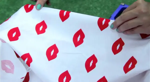 Pokrowiec na walizkę DIY: Uszyj sam, wyróżnij bagaż i oszczędź!