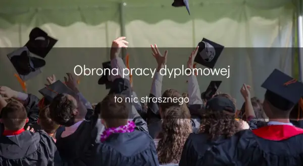 Studenci w togach rzucają birety w powietrze. To prezentacja na obronę pracy dyplomowej, która nie jest niczym strasznym!