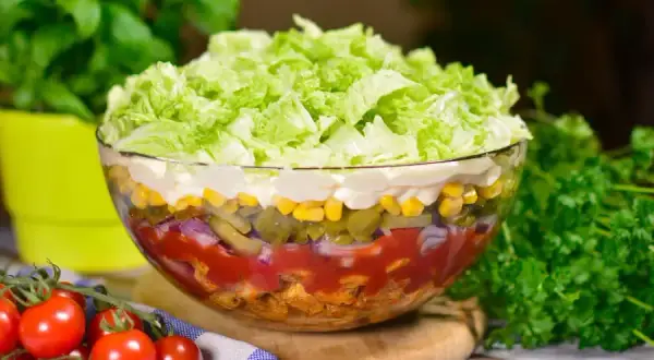 Sałatka gyros ile może stać w lodówce, aby uniknąć zepsucia?