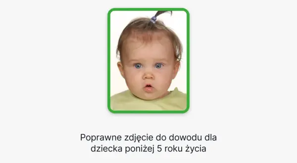 Urocze zdjęcie niemowlaka do dowodu, z niebieskimi oczami i kucykiem. Idealne dla dziecka poniżej 5 roku życia.