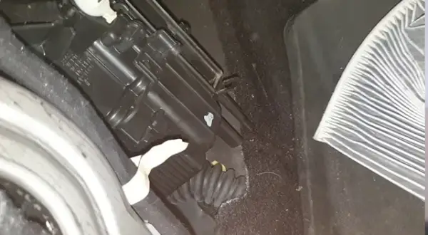 Jeep Cherokee KJ: Gdzie jest filtr kabinowy? Odpowiedź Cię zaskoczy!