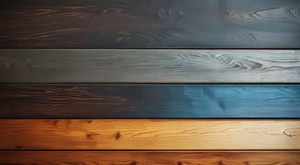 Cinq planches de bois aux teintes variées, du brun foncé au bleu vif, offrant une belle idée déco bois pour un intérieur moderne.
