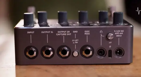 Tył urządzenia z wejściami i wyjściami, w tym INPUT, OUTPUT, GND, EXP/MIDI, USB-C i zasilanie. To zaawansowany ir loader.
