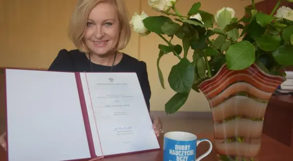 Ile zarabia honorowy profesor oświaty? Zaskakujące fakty o wynagrodzeniu