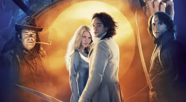 Postery z fajne filmy przygodowe/fantasy: para w strojach z epoki, mężczyzna z fajką i tajemniczy jegomość z mieczem.