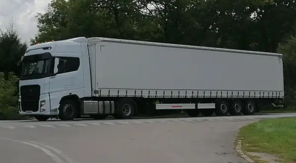 Ile waży ciężarówka z naczepą? Zaskakujące fakty o masie pojazdów