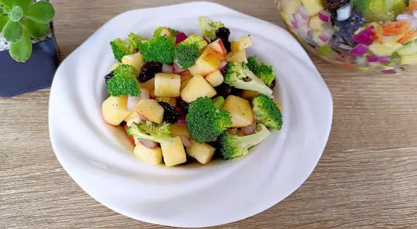 Ensalada de brócoli y manzana: Receta fácil, sana y versátil